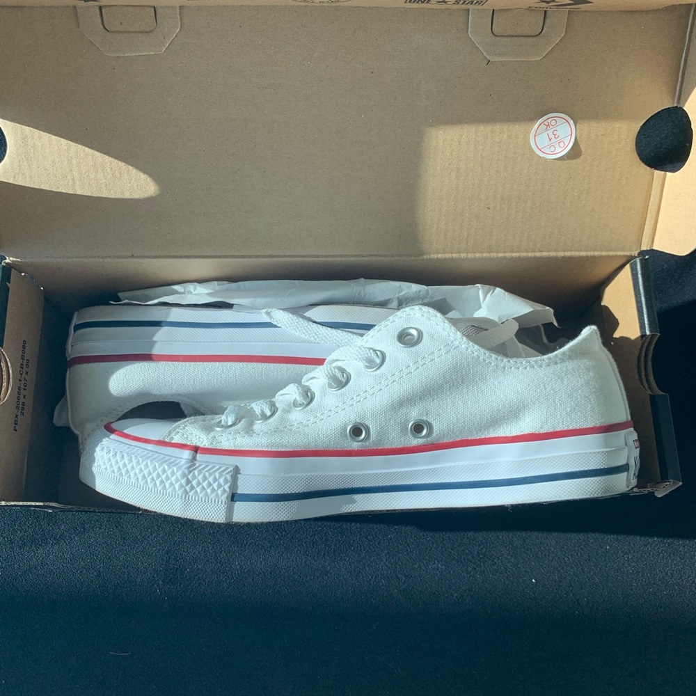 Converse women’s size 7 worn once